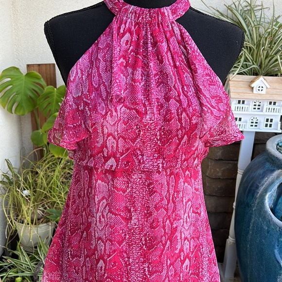 BCBGMAXIRIA Ruffled Pink Snake Skin Halter Top witha Button Up Back Size XS. - Picture 4 of 15
